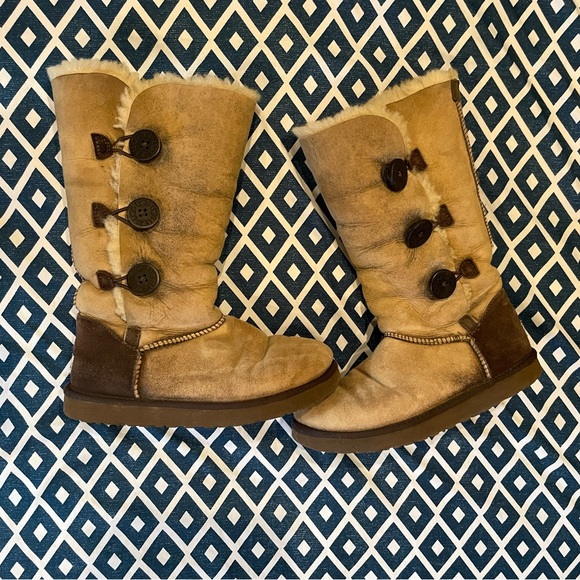 Ugg Bailey Button Boot - Picture 1 of 7